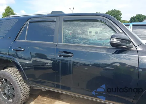 2020 Toyota 4Runner Sr5/Sr5 Premium/Venture/Limited/Night Shade/Trd Off Road/Trd Off Road Premium/Trd Pro z USA, uszkodzony, nr VIN JTEBU5JR7L5752837